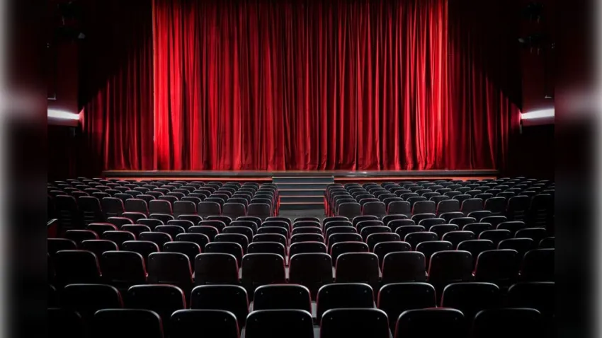 ‘Gece Yarısı Kütüphanesi’ İzmir’de izleyicisiyle buluşuyor haberinin görseli