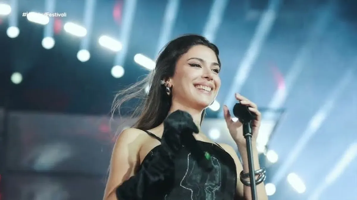 İzmir’de sevilen şarkıcı M Lisa sahne alacak haberinin görseli