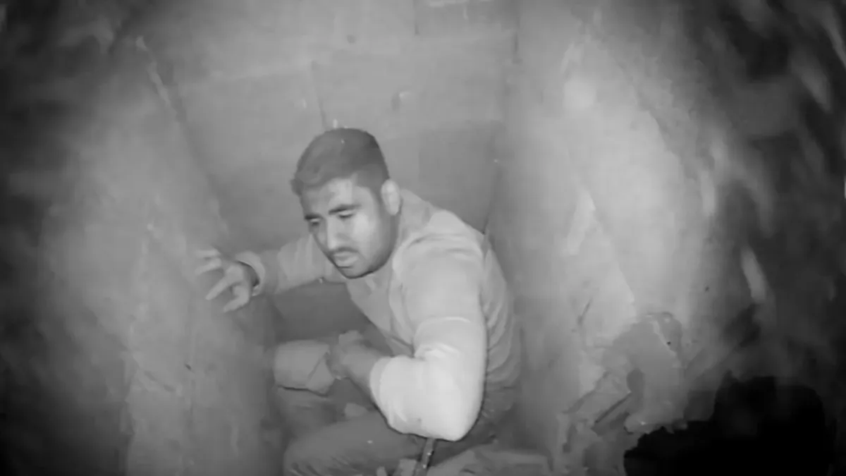 Kablo çekerken havalandırma boşluğuna düştü, duvar kırılarak kurtarıldı haberinin görseli