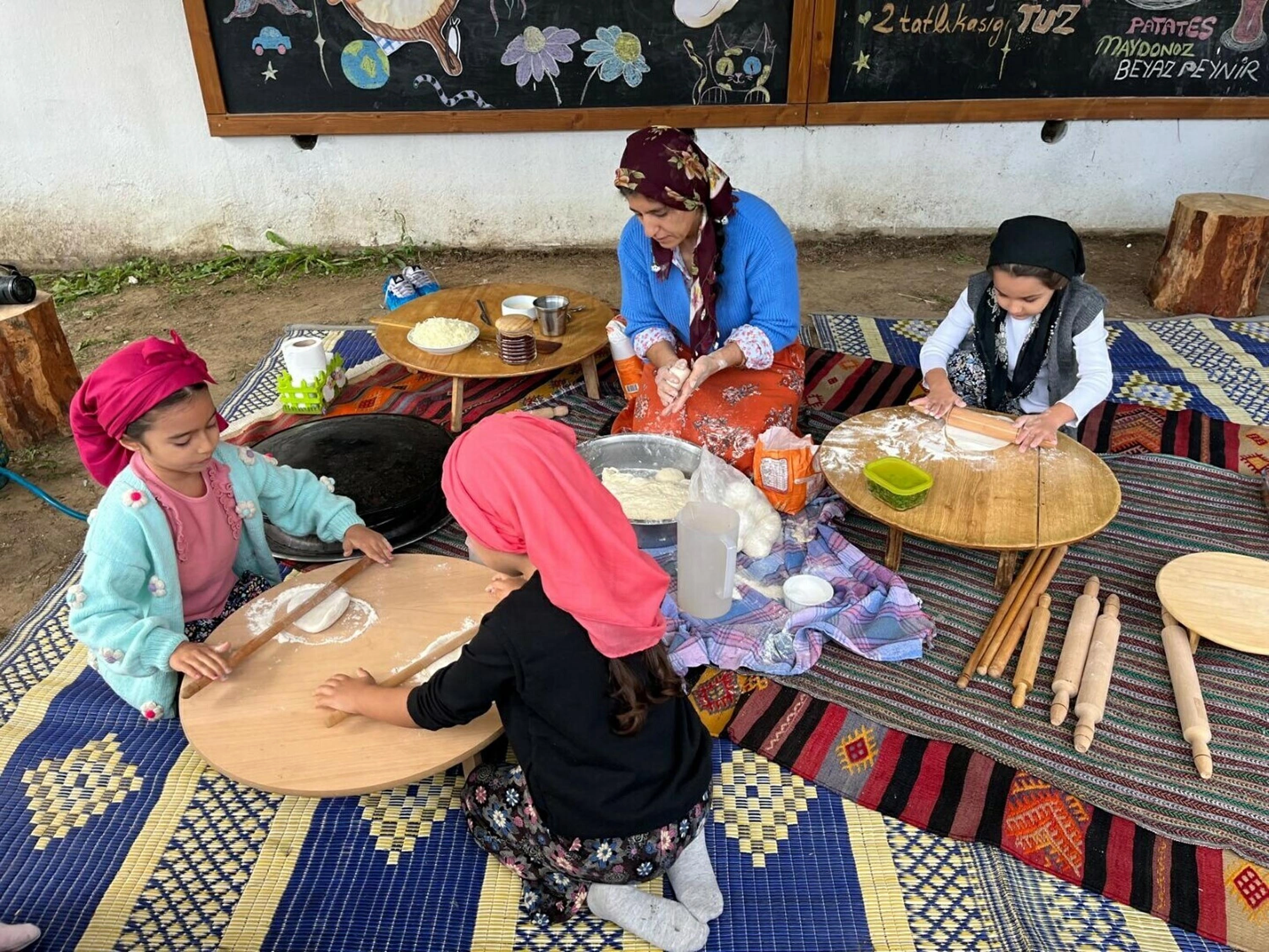 Minikler ve Aileleri Gaziemir İMKB’de Mutfakta Buluştu: “Eğitimde Ailenin Gücü” Etkinliği başlıklı video haberin görseli