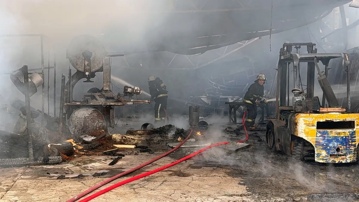 Antalya’da mobilya atölyesindeki yangında 10 milyonluk kayıp haberinin görseli