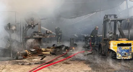 Antalya’da mobilya atölyesindeki yangında 10 milyonluk kayıp