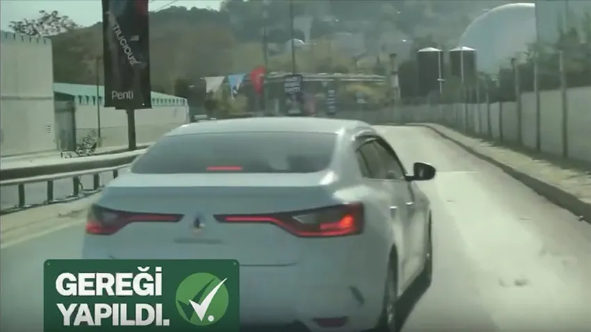 Başka aracın önünü kesmeye çalışan trafik magandası yakalandı