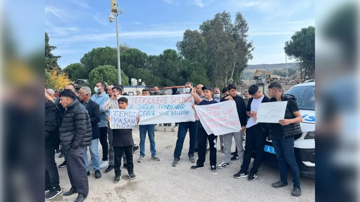 Buca'da mahalleliden 'çöp' eylemi haberinin görseli