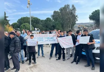 Buca'da mahalleliden 'çöp' eylemi