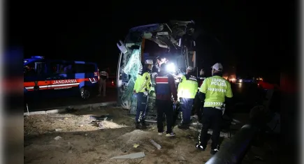 Denizli'de kaza: Yolcu otobüsü ile minibüs çarpıştı