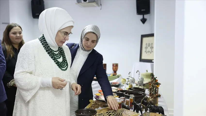 Emine Erdoğan’dan Yunus Emre Enstitüsü ziyareti 