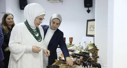Emine Erdoğan’dan Yunus Emre Enstitüsü ziyareti 