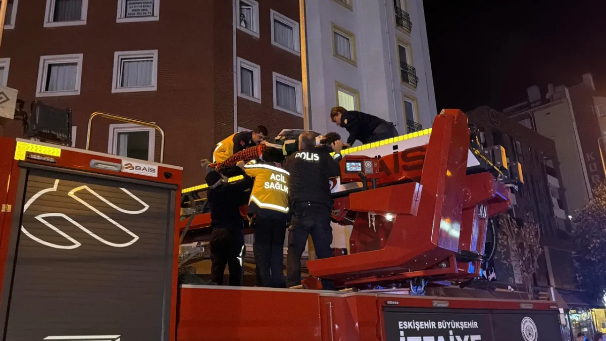 Eskişehir’de korkutan kaza: Pencereden tenteye düştü  haberinin görseli