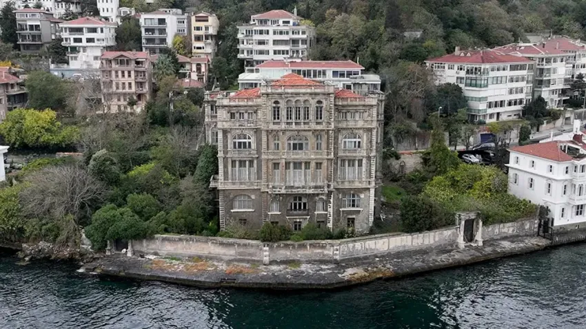 İstanbul Boğazı’nın gözde yalısı satışta: Fiyatı dudak uçuklatıyor