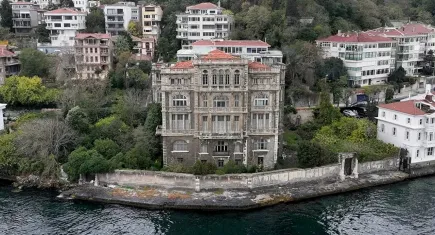 İstanbul Boğazı’nın gözde yalısı satışta: Fiyatı dudak uçuklatıyor