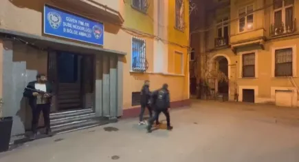 İstanbul'da uyurken telefon çalan şüpheliye suçüstü!