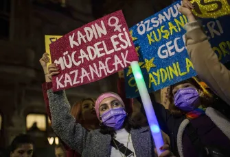 Kadının İnsan Hakları Derneği: Şiddetten değil kadınlardan taraf olun