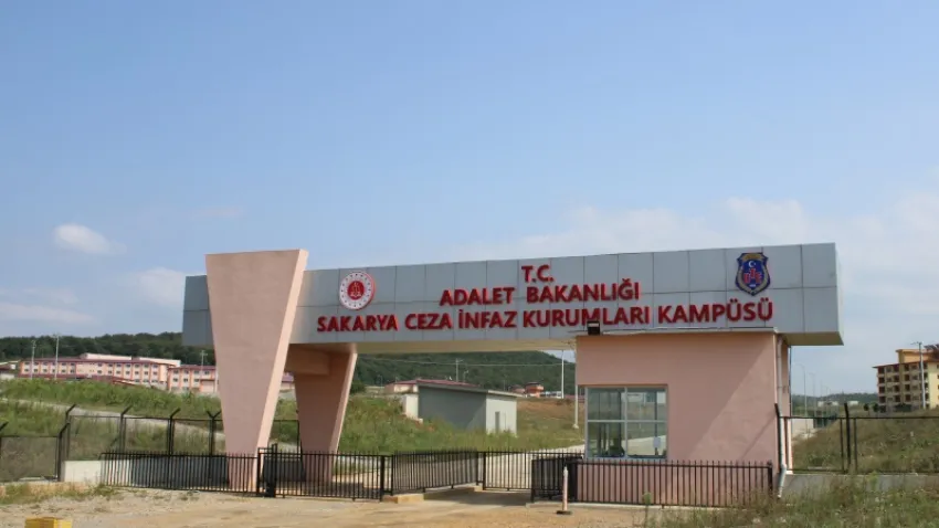 Sakarya cezaevinde zehirlenme şüphesi: 266 hükümlü hastanelik oldu haberinin görseli