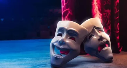 Victor Hugo’nun klasiği ‘Sefiller’ İzmir’de tiyatroseverlerle buluşuyor