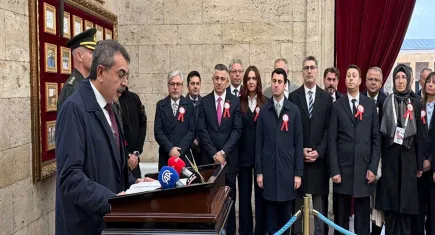 Bakan Tekin, öğretmenlerle Anıtkabir'i ziyaret etti