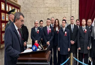 Bakan Tekin, öğretmenlerle Anıtkabir'i ziyaret etti
