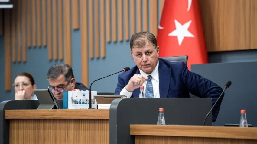 Başkan Tugay’dan huzurevi talimatı: Zammı kaldırın