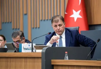 Başkan Tugay’dan huzurevi talimatı: Zammı kaldırın