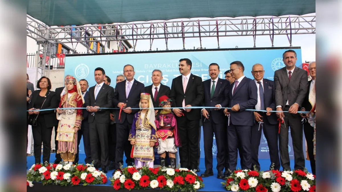 Bayraklı 4 yeni okula kavuştu: Açılışta destek mesajları verildi haberinin görseli