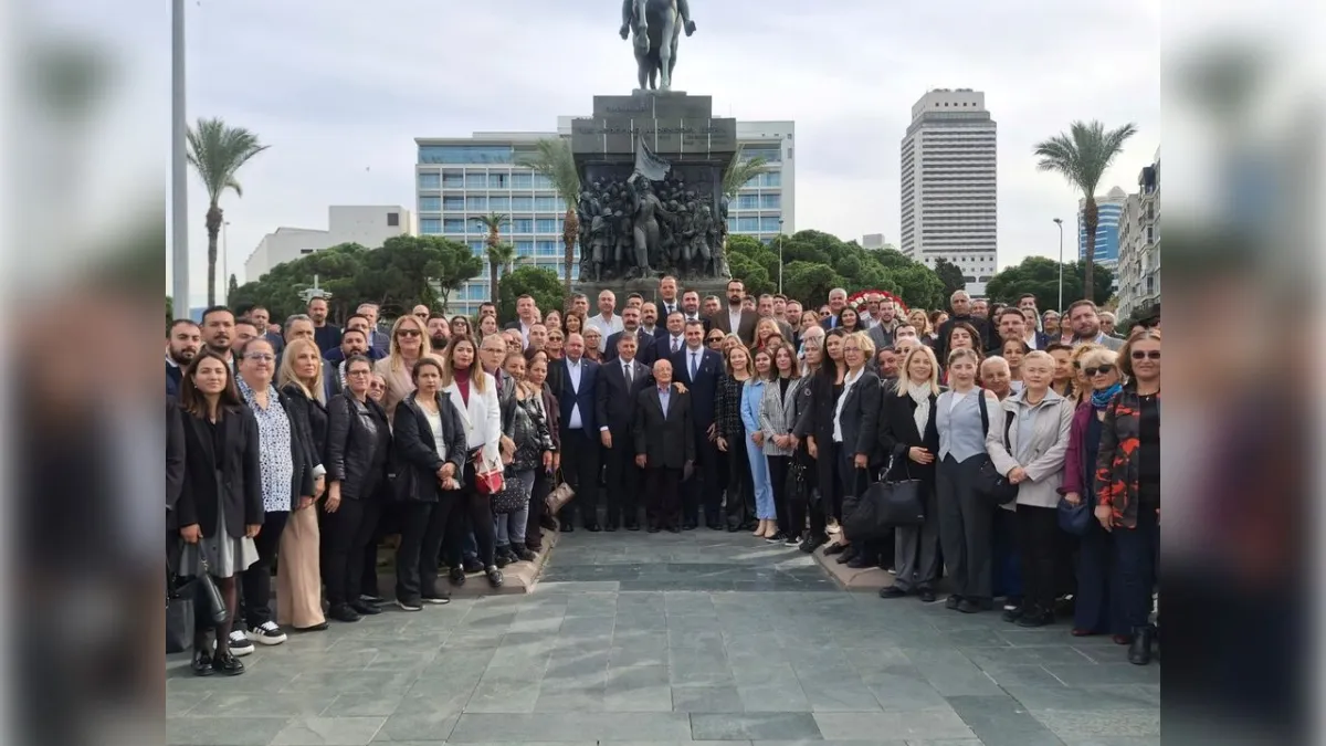 CHP İzmir 24 Kasım için buluştu: Öğretmenler bu ülkenin ışıklarıdır haberinin görseli