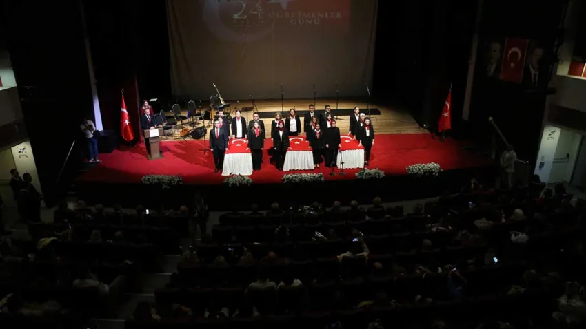 İzmir’de 24 Kasım Öğretmenler Günü törenle kutlandı