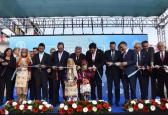 İzmir’de eğitimde devrim: Robotik ve yapay zeka destekli okullar açıldı