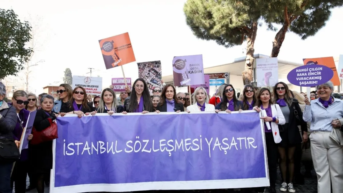 Karşıyaka'da şiddete karşı ses çıkar yürüyüşü haberinin görseli