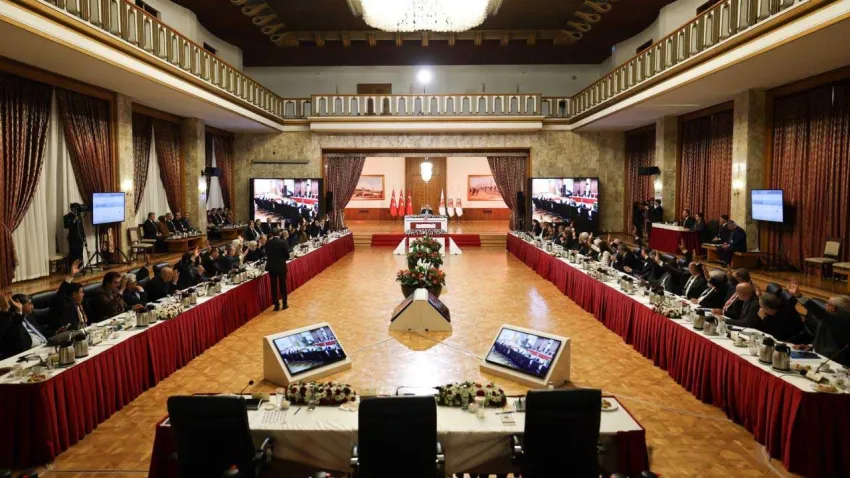 Komisyondan bir parti ayrılıyor!