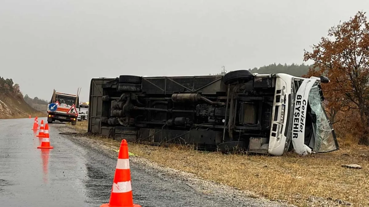 Konya'da feci kaza: Öğrenci servisi devrildi, çok sayıda yaralı var! haberinin görseli