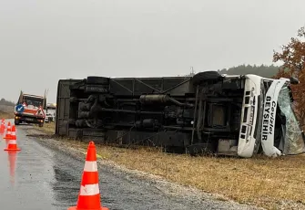 Konya'da feci kaza: Öğrenci servisi devrildi, çok sayıda yaralı var!