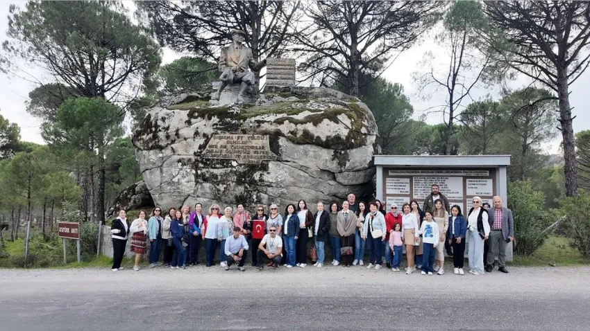 Menderes Belediyesi'nden öğretmenlere Bergama gezisi
