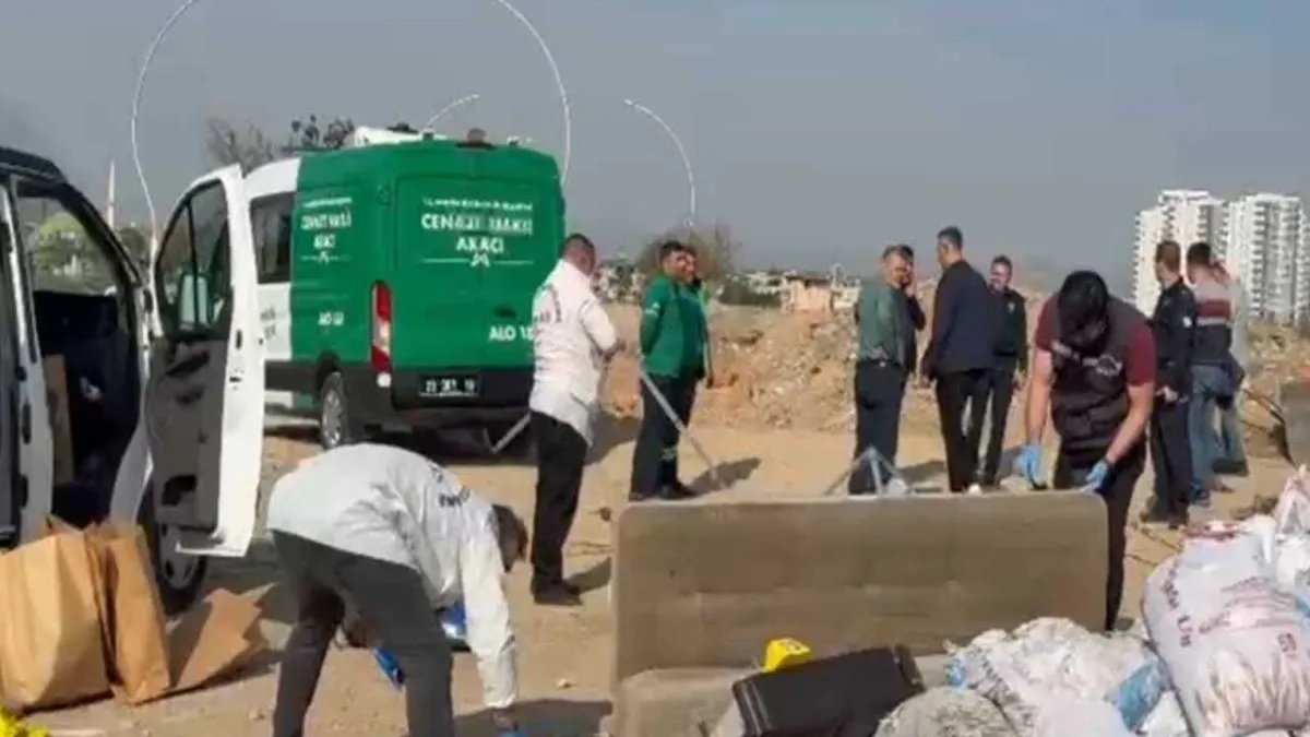 Mersin'de korkunç cinayet: Çekyat içerisinde ceset bulundu! haberinin görseli