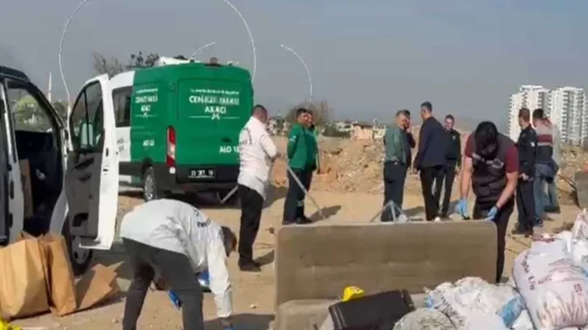 Mersin'de korkunç cinayet: Çekyat içerisinde ceset bulundu! haberinin görseli