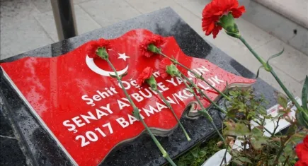 Şehit öğretmen Şenay Aybüke Yalçın, öğretmenler günü’nde kabri başında anıldı