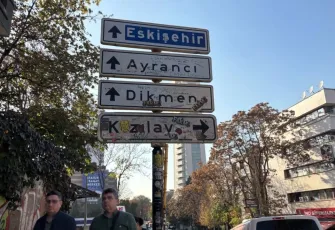 Ankara’da “Kızılay” tabelası 4’üncü kez yenilendi: Gençler fotoğraf çekmek için sınır tanımıyor