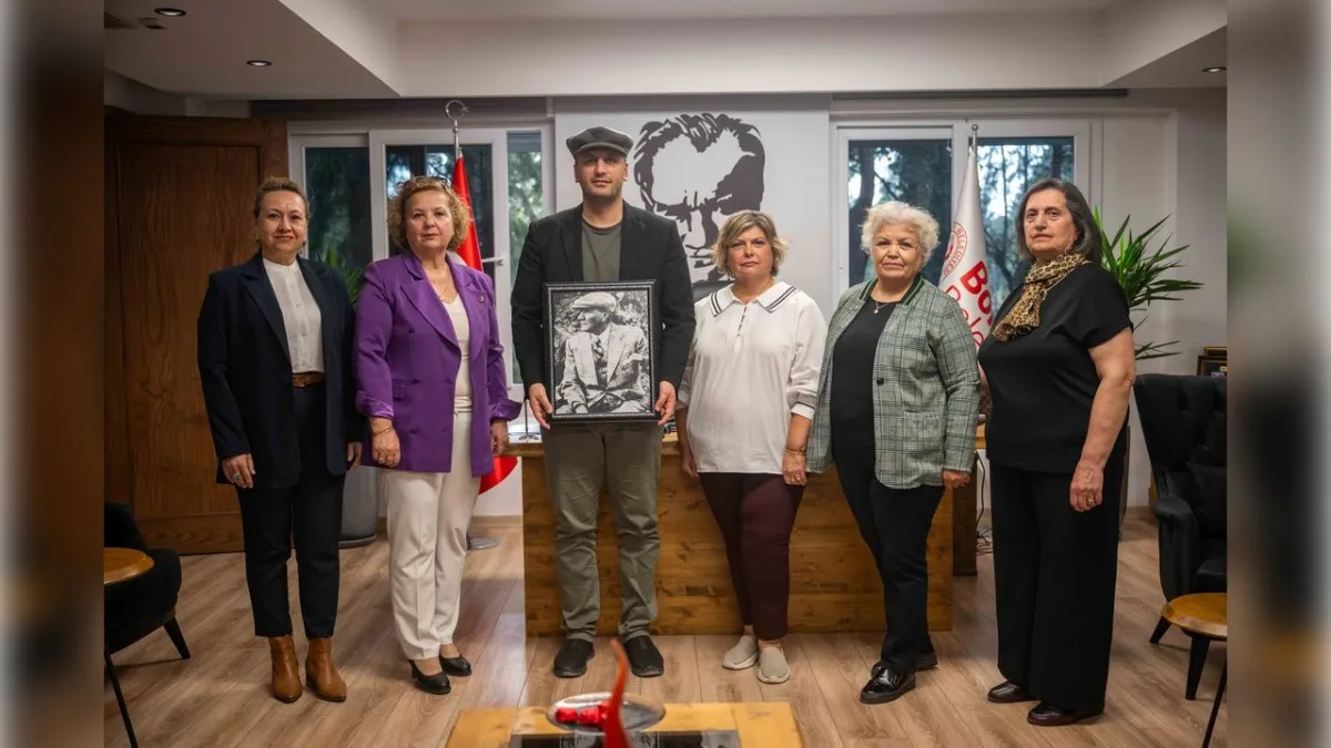 Bornova’da Şapka Devrimi’nin 100. Yılı anlamlı ziyaretle kutlandı haberinin görseli