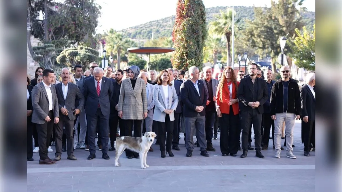 Çeşme Belediyesi'nden öğretmenlere anlamlı 24 Kasım hediyesi: Ata tohumundan turunç fidanı haberinin görseli