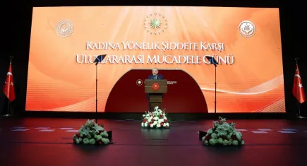 Cumhurbaşkanı Erdoğan’dan kadına şiddet mesajı: “En ön safta mücadeleye devam edeceğim”