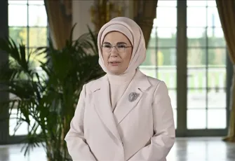 Emine Erdoğan’dan kadına şiddet mesajı: “Bir ailenin sesini kısan karanlık kırılma”