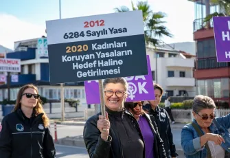 Güzelbahçe kadınlarla şiddete hayır dedi