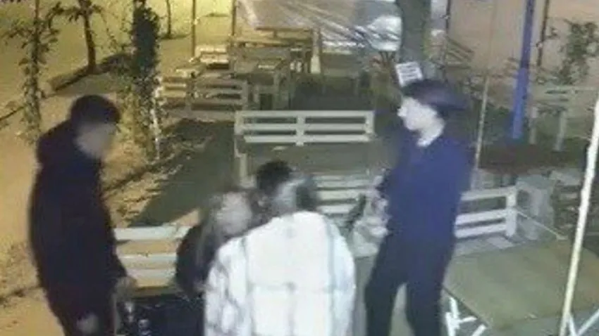 Kafede Dehşet Anları: Genç Adam Kız Kardeşinin Başına Tabanca Dayadı, Şoke Eden İddia! haberinin görseli