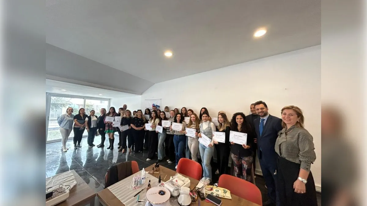 Meslek Fabrikası’nda sertifika sevinci: Kursiyerler iş yaşamına hazır haberinin görseli