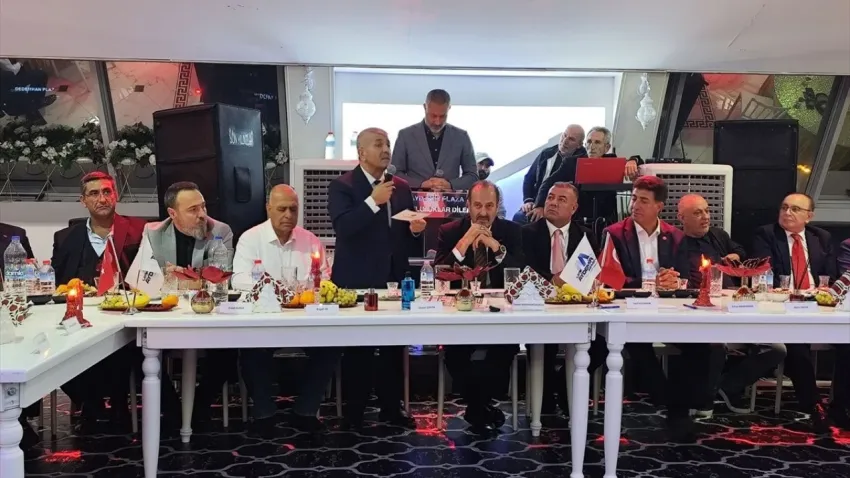 MHP’den İzmir’de dikkat çeken buluşma: “Terör bitsin mi, bitmesin mi?” sorusu gündem oldu haberinin görseli