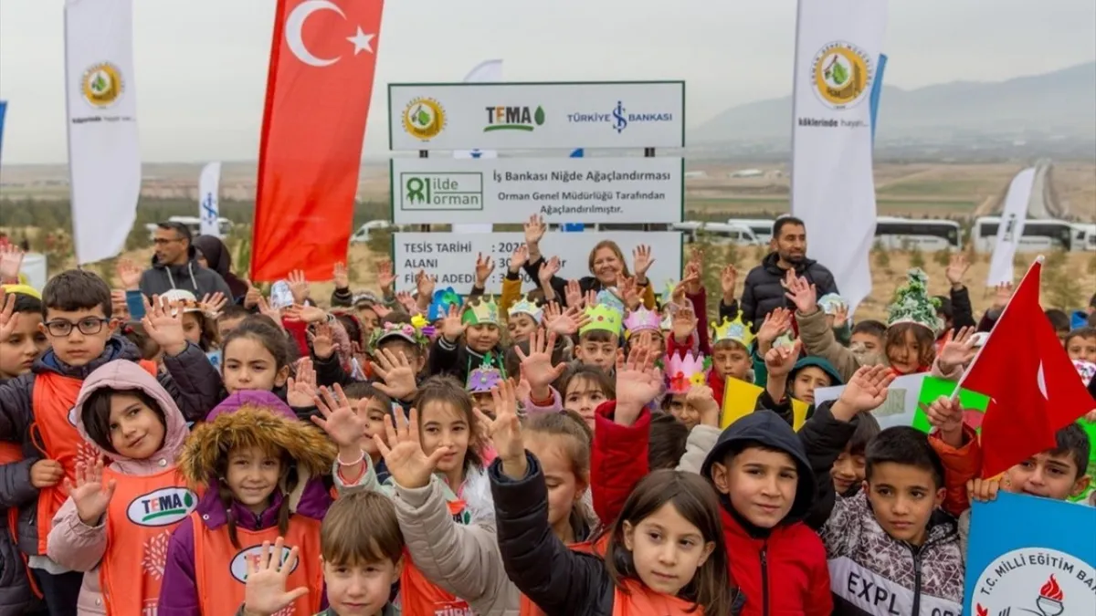 Niğde’de 30 bin fidan toprakla buluştu: “81 ilde 81 orman” projesi yeniden hayata geçti haberinin görseli