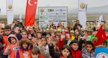 Niğde’de 30 bin fidan toprakla buluştu: “81 ilde 81 orman” projesi yeniden hayata geçti