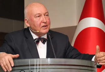 Prof. Övgün Ahmet Ercan kalp krizi geçirdi: Tedavisi İzmir'de devam ediyor!