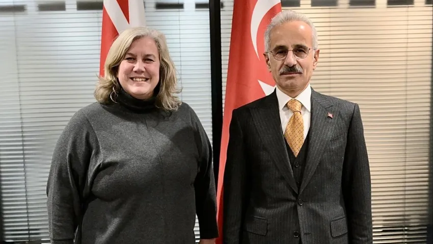 Türkiye’den İngiltere’ye kritik ulaşım hamlesi: Bakan Uraloğlu Londra’da önemli görüşmeler yaptı haberinin görseli