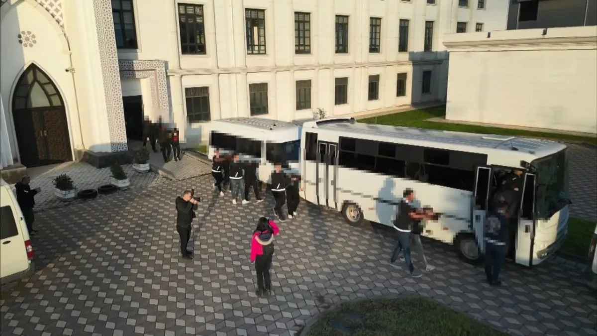 1,5 milyon TL’lik bungalov dolandırıcılığı: 11 ilde eş zamanlı operasyonla 23 tutuklama haberinin görseli