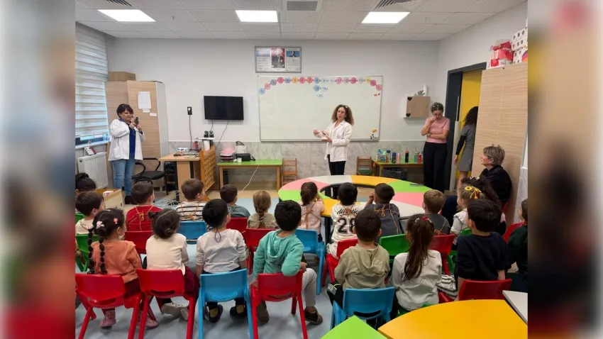 Bayraklı'da anaokulu öğrencilerine ağız ve diş sağlığı eğitimi